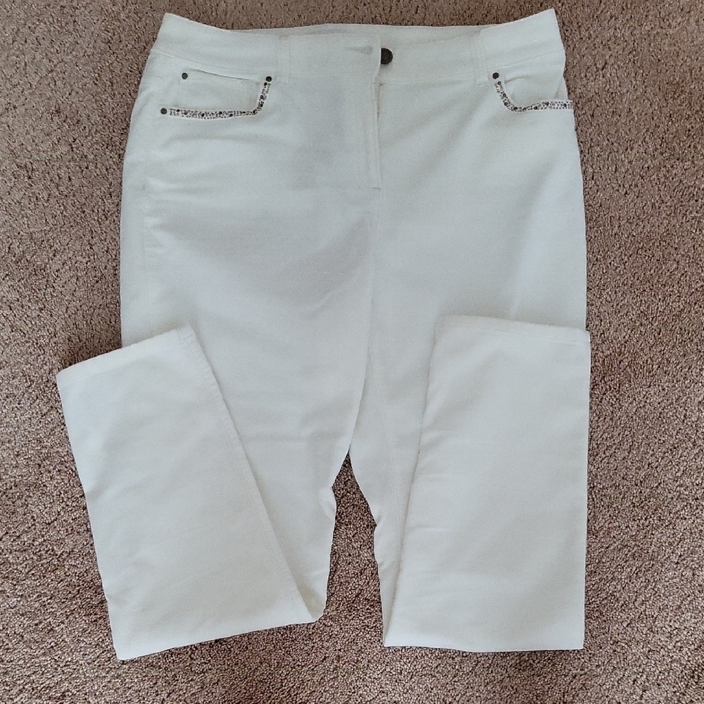 Chico's White Straight Leg Pants Classic Design
